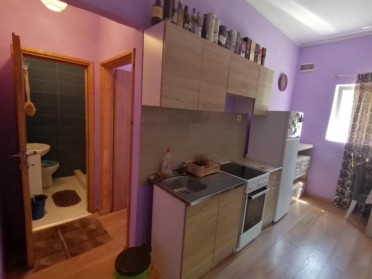 Purple Peace Cetinje Luaran gambar