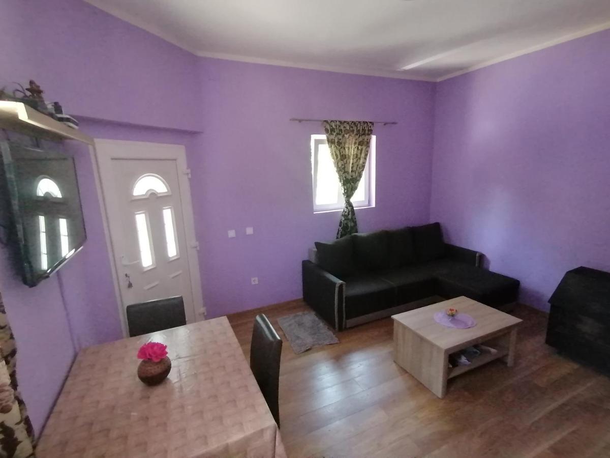 Purple Peace Cetinje Luaran gambar
