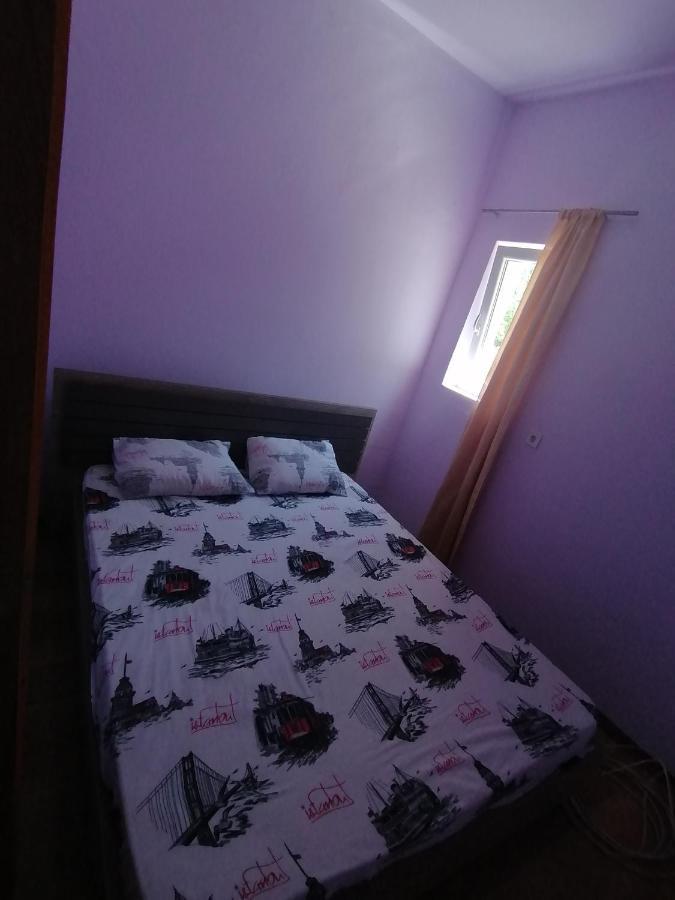 Purple Peace Cetinje Luaran gambar